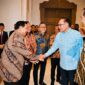 Menteri Pertahanan RI Prabowo Subianto mendampingi Presiden RI Jokowi menemui Perdana Menteri Malaysia Anwar Ibrahim. (Dok. Tim Media Prabowo Subianto) 
