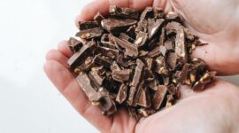 Dark chocolate yang memiliki kandungan kakao tinggi mengandung flavonoid yang memiliki antioksidan yang tinggi. (Pexels/Polina Tankilevitch)