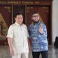 Menteri Pertahanan Prabowo Subianto bersama podcaster konten bisnis Deryansha Azhary. (Dok. Tim Media Prabowo Subianto)