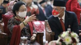 Ketua Umum PDIP Megawati Soekarnoputri dan bakal calon presiden Ganjar Pranowo. (Facbook.com/@Ganjar Pranowo)
