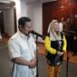 Ketua Umum Partai Gerindra Prabowo Subianto menyambut kehadiran putri almarhum Presiden keempat RI Abdurrahman Wahid atau Gus Dur, Yenny Wahid. (Dok. Tim Media Prabowo Subianto) 
