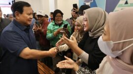 Ketua Umum Partai Gerindra Prabowo Subianto saat bersama Masyarakat. (Facbook.com/@Prabowo Subianto)
