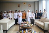 Sekjen Partai Gerindra Ahmad Muzani bersilaturahmi dengan Walikota Solo Gibran Rakabuming Raka. (Dok. Tim Media Prabowo Subianto)