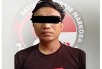 Pelaku berinisial PA (33) yang tercatat sebagai warga Desa Dangdeur, Kecamatan Subang, Kabupaten Subang.saat diamankan jajaran Pollres Subang,Jum'at 08/12/2023 ( foto : Humas Polres Subang)
