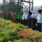 Koramil 1906/Skt bersama unsur Desa dan siswa SMP Pasirmunjul serta warga,bertempat di Kp. Cigintung, Rt 33/02, Desa Pasir Munjul, Kecamatan Sukatani, Kabupaten Purwakarta,Selasa 12/12/2023 ( foto : Istimewa)