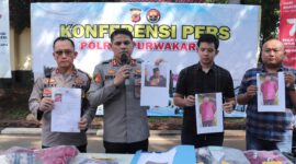 Kapolres Purwakarta, AKBP Edwar Zulkarnain saat rilis ungkap kasus di Mapolres Purwakarta, pada Jum'at 15/12/2023 (foto : Istimewa)