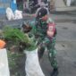 Peduli lingkungan,Koramil 1908/Pwk bersama warga lakukan pembersihan sampah di sekitar pasar Simpang,Minggu 17/12/2023 ( foto : Istimewa)