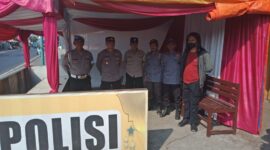 Dalam Ops Lilin Lodaya 2023 Polsek Campaka mendirikan pos pengamanan Natal 2023 dan Tahun Baru 2024.,berlokasi di perempatan Pasar Minggu,Desa Campaka,Kecamatan Campaka,Purwakarta,Jum'at 22/12/2023 (foto : Istimewa)