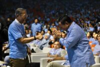 Calon presiden nomor urut dua dari Koalisi Indonesia Maju, Prabowo Subianto, berjoget gemoy Bersama ribuan relawan Kopi Pagi di Sentul International Convention Centre (SICC). (Dok. Tim Media Prabowo-Gibran)
