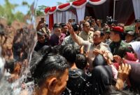 Menteri Pertahanan Prabowo Subianto saat meresmikan lima titik bantuan sumber air bersih yang berpusat di Desa Pamupukan, Kabupaten Kuningan, Jawa Barat. (Dok. TIm Media Prabowo Subianto)
