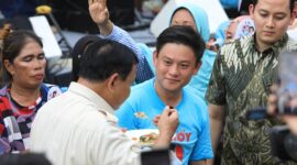 Calon Presiden Nomor Urut 2, Prabowo Subianto Mencicipi Opor Ayam Chef Bobon. (Dok. Tim Media Prabowo-Gibran)