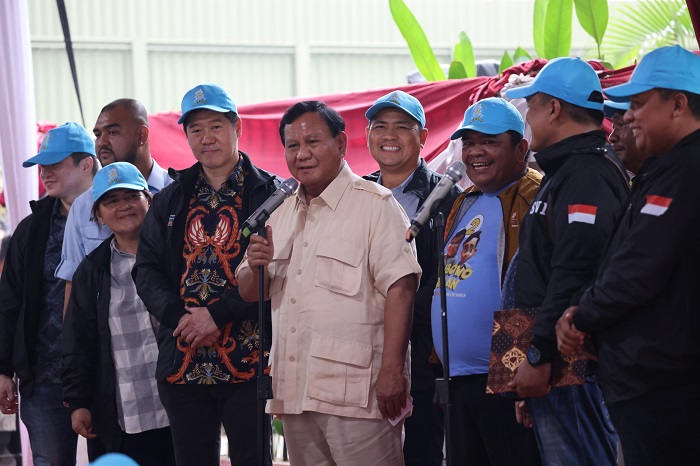 Para nelayan se-Jawa mengunjungi kediaman calon presiden nomor urut 2 Prabowo Subianto di Jalan Kertanegara. (Dok. TKN Prabowo - Gibran)
