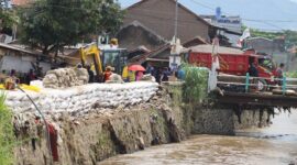 Kecamatan Dayeuhkolot, Kabupaten Bandung dilanda banjir akibat luapan sungai Citarum dan sungai Cikaro. (Dok. BNPB)