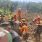 Operasi pencarian yang dilakukan Tim SAR gabungan dalam menemukan korban hilang di Desa Cibenda, Bandung Barat. (Dok. BPBD Bandung Barat)