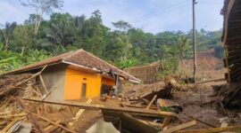 Tanah longsor terjadi di Kampung Joglo, Desa Sirnagalih dan Kampung Gintung Desa Cibenda, Kecamatan Cipongkor, Kabupaten Bandung Barat. (Dok,. BPBD Kabupaten Bandung Barat)