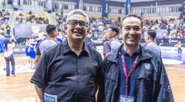 Foto : Walikota Bandung, Muhammad Farhan, menyaksikan langsung laga playoffs IBL 2025 di C-Tra Arena.